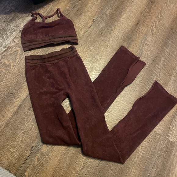 ALO Yoga seamless luxe terry set - Picture 4 of 6